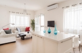 Ben Gurion area 3 room 60sqm Terrace Apartment for sale in Tel Aviv