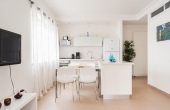 Ben Gurion area 3 room 60sqm Terrace Apartment for sale in Tel Aviv