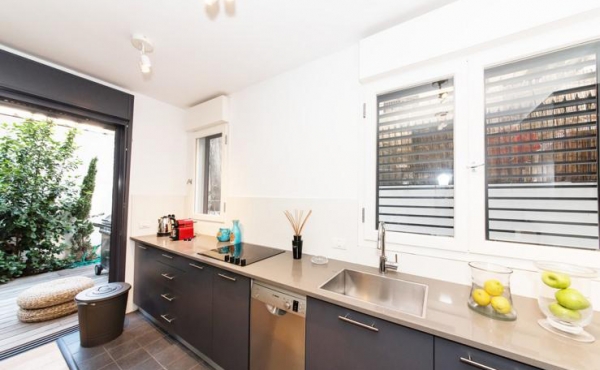 Rothschild area Triplex 5 bedrooms 214sqm Balcony Garden Apartment for rent in Tel Aviv