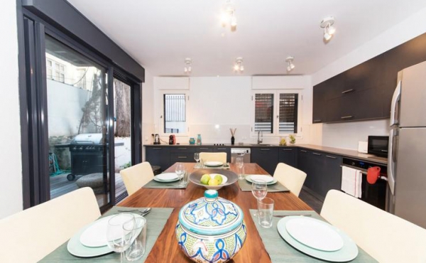 Rothschild area Triplex 5 bedrooms 214sqm Balcony Garden Apartment for rent in Tel Aviv