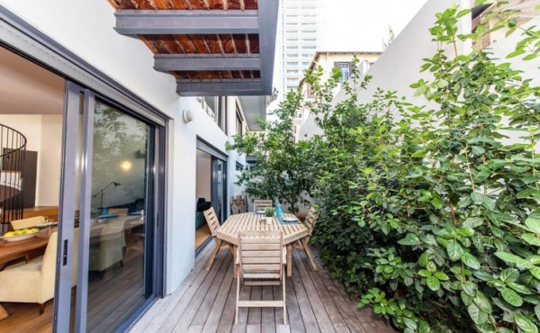 Rothschild area Triplex 5 bedrooms 214sqm Balcony Garden Apartment for rent in Tel Aviv