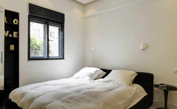 Dizengoff Bauhaus 2 bedrooms 72sqm Garden Terrace 30sqm Lift Vacation rental