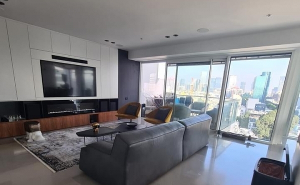 Rothschild 4.5 room 175sqm Terrace 15sqm Lift Parking Apartment for sale in Telaviv