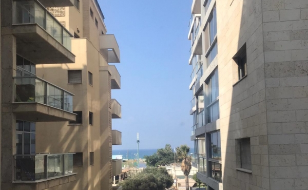 Royal Beach 4R 3 chambres 90m² Terrasse 14m² Ascenseur Parking Appartement en location de vacances à Tel Aviv