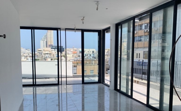 Bograshov area 4 rooms 110sqm Terrace 80sqm LIft Parking Apartment for sale in Tel Aviv