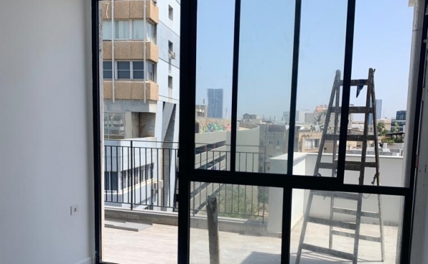 Bograshov area 4 rooms 110sqm Terrace 80sqm LIft Parking Apartment for sale in Tel Aviv