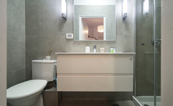 Frishman beach 2 rooms Fully equipped Lift Apartment for vacation rental