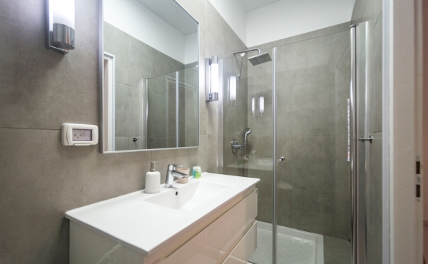 Frishman beach 2 rooms Fully equipped Lift Apartment for vacation rental