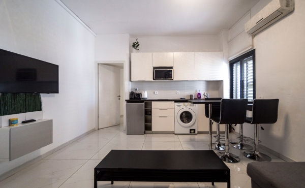 Frishman beach 2 rooms Fully equipped Lift Apartment for vacation rental