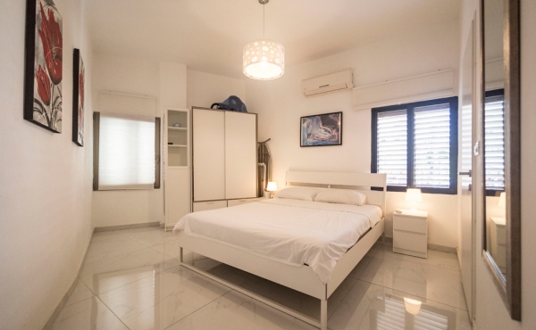 Frishman beach 2 rooms Fully equipped Lift Apartment for vacation rental