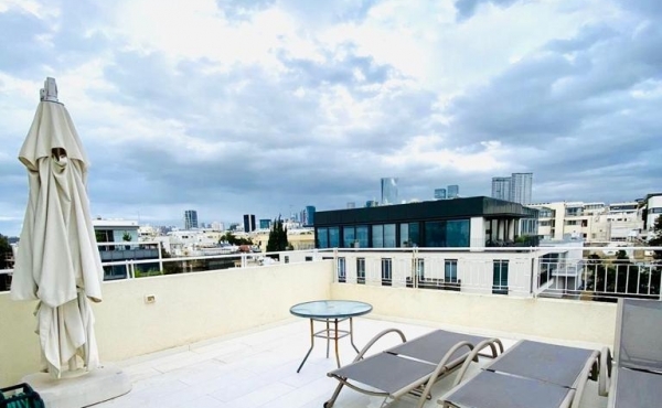 Rothschild area 3 room 120sqm Balconies 60sqm Lift Apartment for sale in Tel Aviv