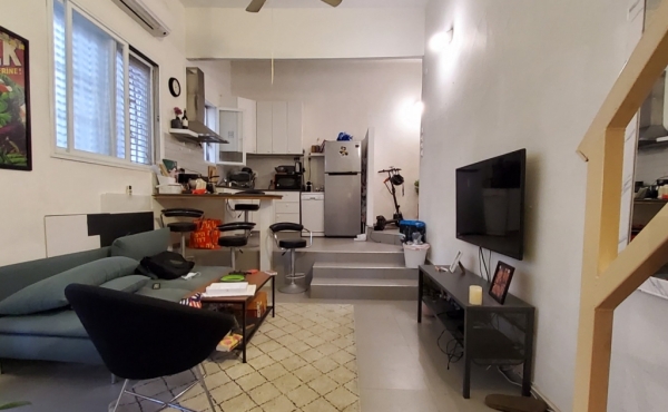 Loft with Gallery 50sqm High ceillings Garden Apartment for sale in Tel Aviv