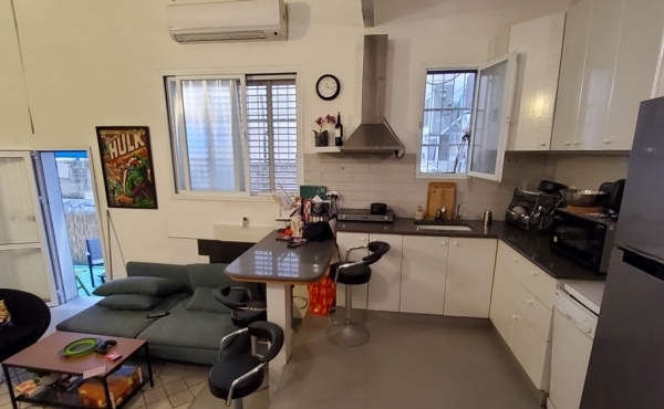 Loft with Gallery 50sqm High ceillings Garden Apartment for sale in Tel Aviv
