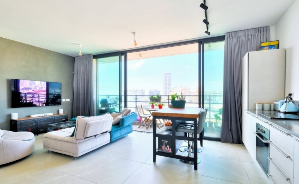 Kerem Hatemanim 3 room 72sqm Balconies Sea view  Apartment for sale in Tel Aviv