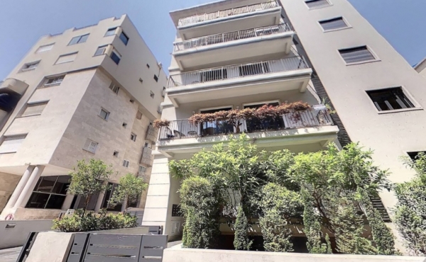 Rothschild 4 room 120sqm Balcony Lift Parking Apartment for sale in Tel Aviv