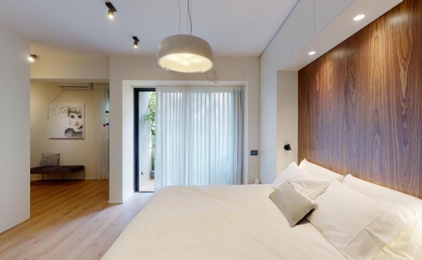 Ben Gurion area 4 room 123sqm Balconies Lift Apartment for sale in Tel Aviv