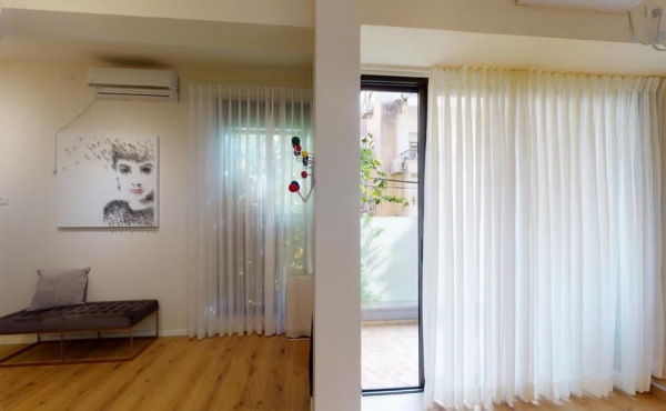 Ben Gurion area 4 room 123sqm Balconies Lift Apartment for sale in Tel Aviv