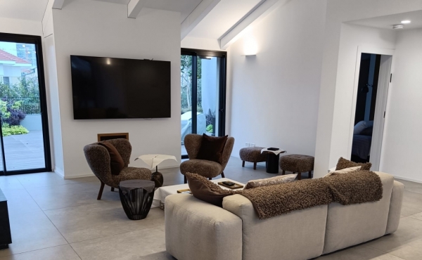 Neve Tsedek Penthouse 3 bedrooms Huge terrace 180sqm Lift Parking Gym club Apartment for rent in Tel Aviv
