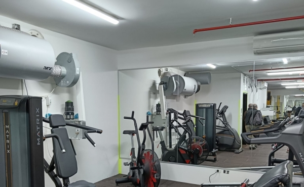 Neve Tsedek Penthouse 3 bedrooms Huge terrace 180sqm Lift Parking Gym club Apartment for rent in Tel Aviv