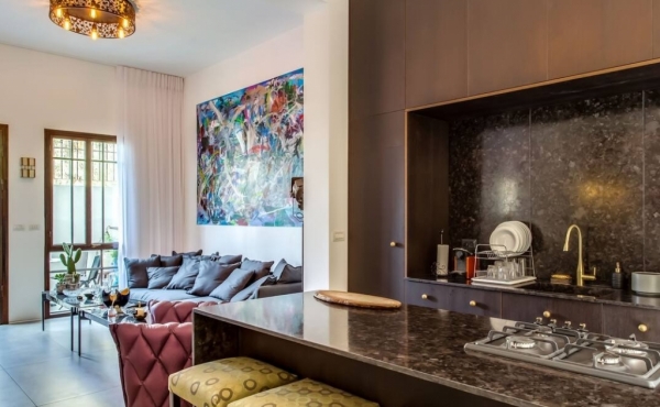 Kerem Hatemanim, 61sqm, Backyard 48sqm, Terrace 10sqm, Apartment for sale in Tel Aviv