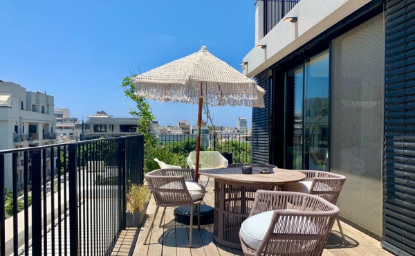 Dizengoff Penthouse 95m2 Balcony 50sqm Roof 60sqm Pool Parking Apartment for sale in Tel Aviv