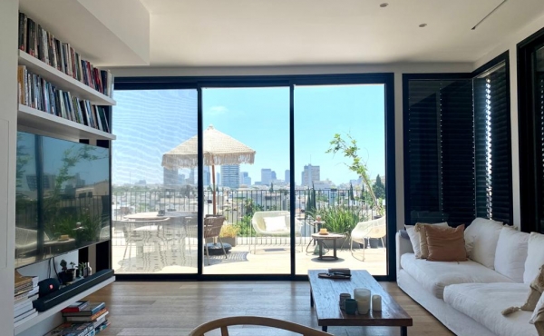 Dizengoff Penthouse 95m2 Balcony 50sqm Roof 60sqm Pool Parking Apartment for sale in Tel Aviv
