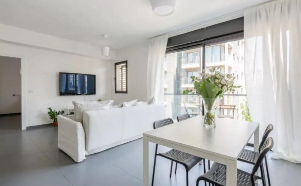 Bograshov area 3 rooms 83sqm Balconies Lift Mamad Apartment for rent in Tel Aviv