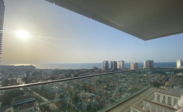 Neve Tsedek 5.5 room 144sqm Balcony Parking Gym Pool Guardian Apartment for rent in Tel Aviv