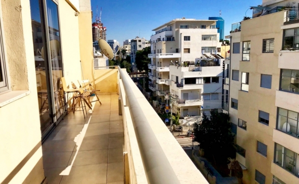 Rothschild area Penthouse 3 rooms Terrace Apartment for rent in Tel Aviv
