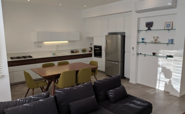 Dov Hoz 2 bedrooms 80sqm Extra storage Apartment for rent in Tel Aviv