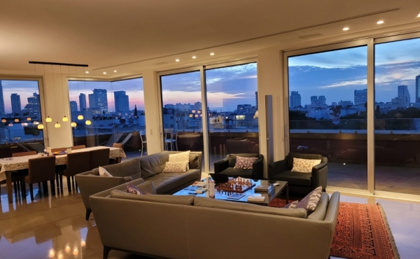 Penthouse on one level close to Habima Terrace Lift Parking Apartment for sale in Tel Aviv
