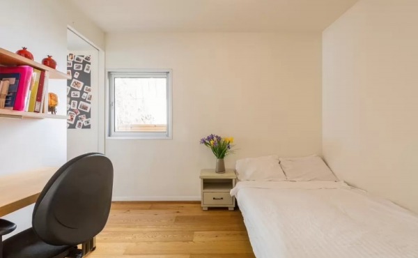 Gordon 4 rooms 120sqm Renovated Lifts Parking Apartment for sale in Tel Aviv