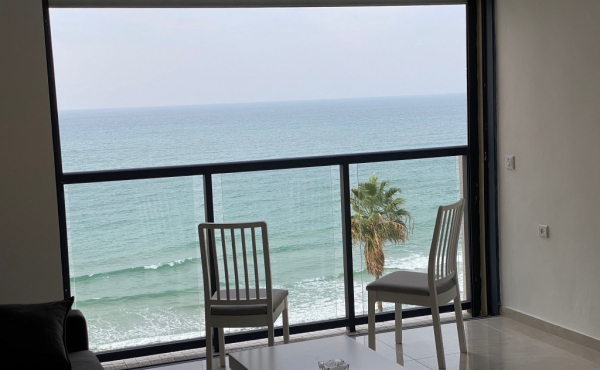 Bat Yam 4 rooms 110sqm Lift First line to the sea
