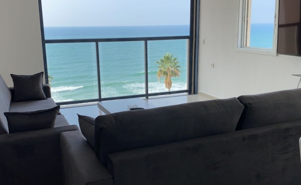 Bat Yam 4 rooms 110sqm Lift First line to the sea