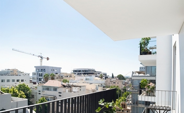 Florentine 3 rooms 70sqm Terrace 12sqm Lift Parking Pool Gym Apartment for sale in Tel Aviv 