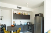 Florentine 3 rooms 70sqm Terrace 12sqm Lift Parking Pool Gym Apartment for sale in Tel Aviv 