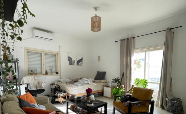 Rothschild area 4 rooms 98sqm Balcony Bright Quiet Apartment for sale in Tel Aviv