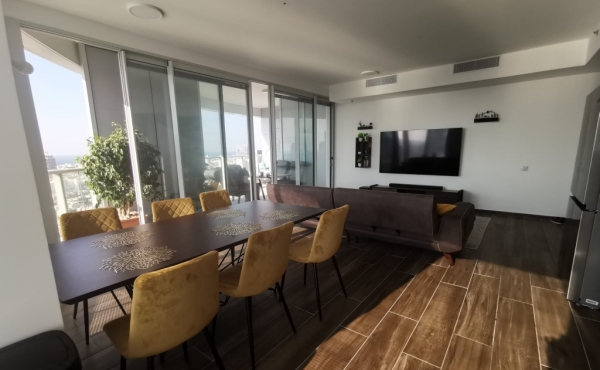 Gindi Tower TLV 4 room 113sqm Terrace 23sqm Elevators Parking Country club Doorman Apartment for sale in Tel Aviv