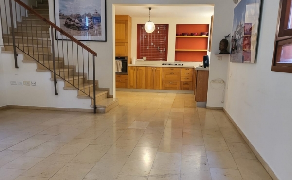 Neve Tsedek neighborhood Duplex 4 rooms 120sqm Lift Parking Apartment for rent in Tel Aviv