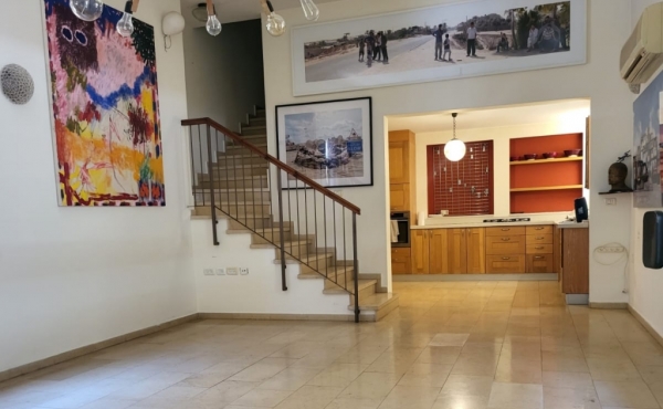 Neve Tsedek neighborhood Duplex 4 rooms 120sqm Lift Parking Apartment for rent in Tel Aviv