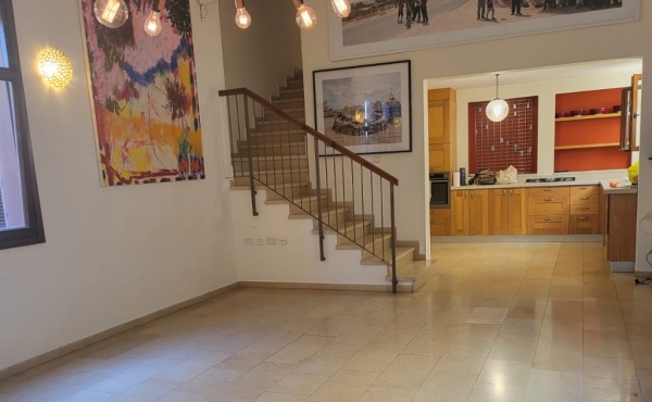 Neve Tsedek neighborhood Duplex 4 rooms 120sqm Lift Parking Apartment for rent in Tel Aviv