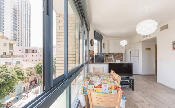 Sunny 2 room 48sqm Lift Apartment for Vacation rental in Tel Aviv