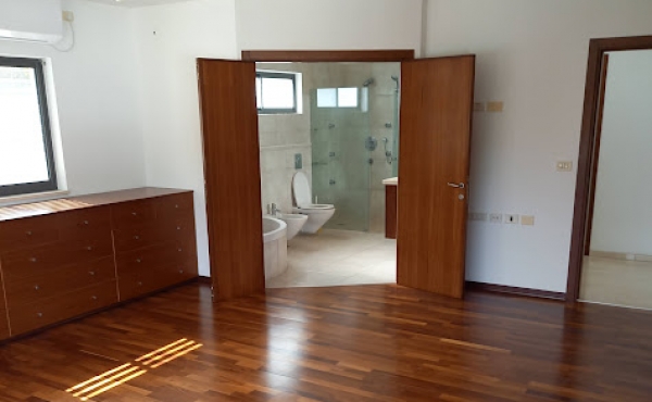 Hertzelia Pituah Villa for rent with garden close to the sea 