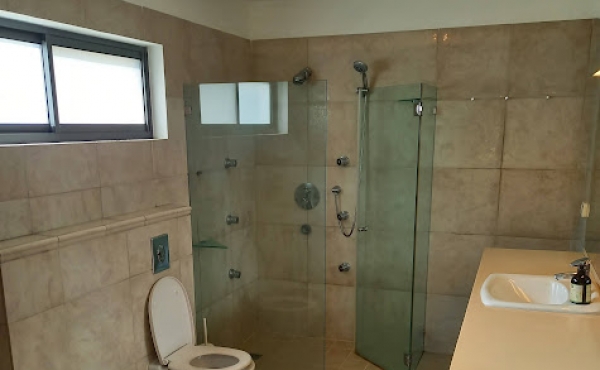 Hertzelia Pituah Villa for rent with garden close to the sea 