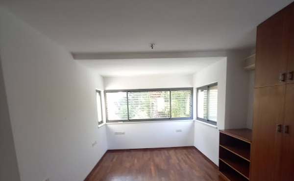 Hertzelia Pituah Villa for rent with garden close to the sea 