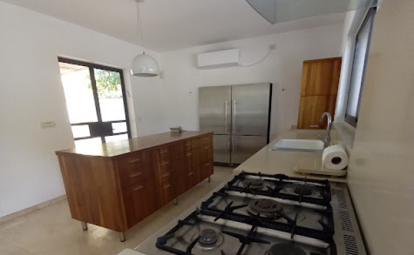 Hertzelia Pituah Villa for rent with garden close to the sea 