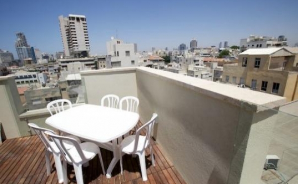 Ben Yehuda / Bograshov 3 rooms 65m2 balcony 25m2 Lift Apartment for sale in Tel Aviv