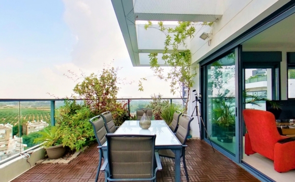 North Tel Aviv Penthouse 5 rooms 153 sqm Balcony 32 sqm Lift Parking Apartment for sale in Tel Aviv