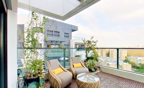 North Tel Aviv Penthouse 5 rooms 153 sqm Balcony 32 sqm Lift Parking Apartment for sale in Tel Aviv