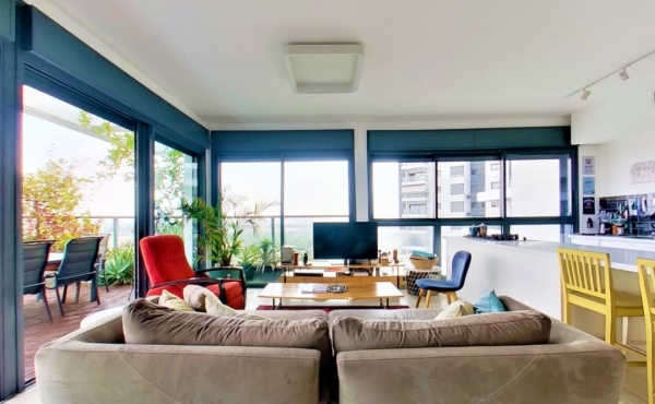 North Tel Aviv Penthouse 5 rooms 153 sqm Balcony 32 sqm Lift Parking Apartment for sale in Tel Aviv